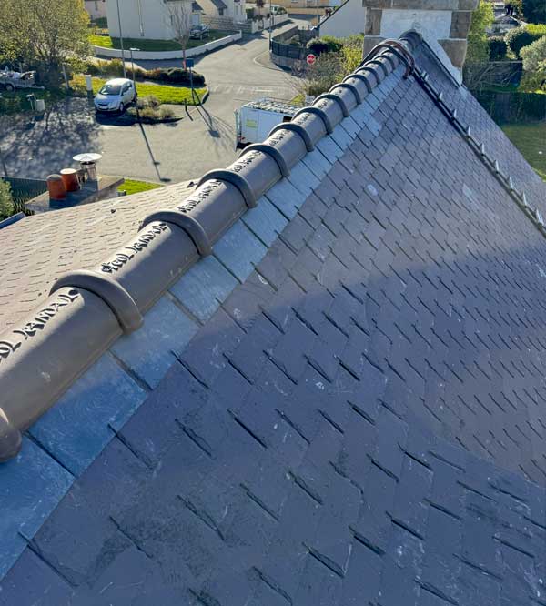 GOUIN RÉNOVATION COUVREUR PLÉRIN : Artisan couvreur sur Plérin et dans tout les Côtes-d’Armor (22) : Réparation, rénovation de toitures et gouttières. Intervention d’urgence après tempête sur toiture en ardoise. Nettoyage et démoussage de toiture. Résine hydrofuge toiture. Nettoyage, réparation et peinture de façades. Nettoyage des extérieurs. Afin de vous garantir un service de proximité, l’entreprise GOUIN RÉNOVATION COUVREUR PLÉRIN, basé sur Plérin (22) intervient dans les Côtes-d’Armor. La proximité de nos clients assure rapidité et disponibilité.