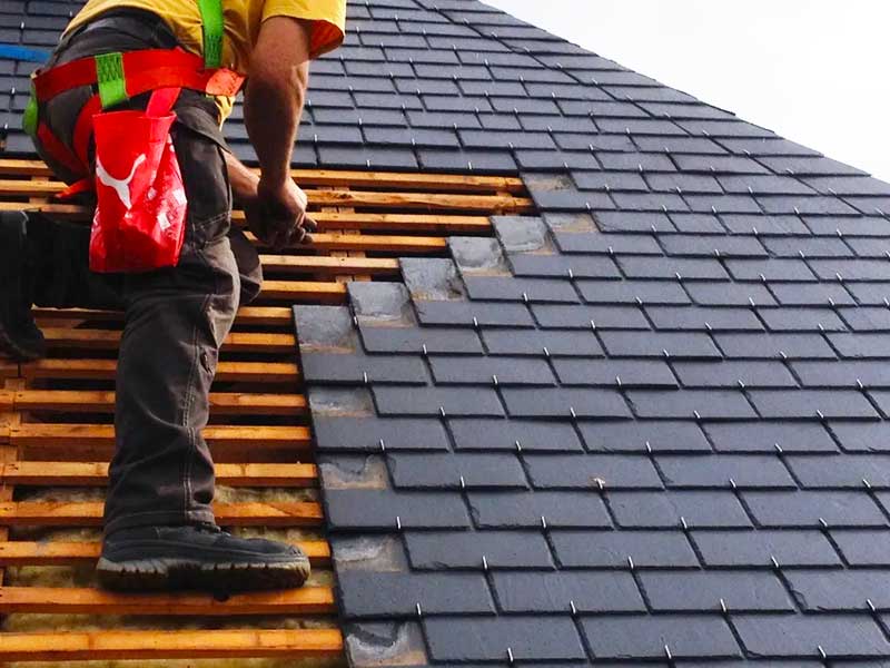 GOUIN RÉNOVATION COUVREUR PLÉRIN : Artisan couvreur sur Plérin et dans tout les Côtes-d’Armor (22) : Réparation, rénovation de toitures et gouttières. Intervention d’urgence après tempête sur toiture en ardoise. Nettoyage et démoussage de toiture. Résine hydrofuge toiture. Nettoyage, réparation et peinture de façades. Nettoyage des extérieurs. Afin de vous garantir un service de proximité, l’entreprise GOUIN RÉNOVATION COUVREUR PLÉRIN, basé sur Plérin (22) intervient dans les Côtes-d’Armor. La proximité de nos clients assure rapidité et disponibilité.