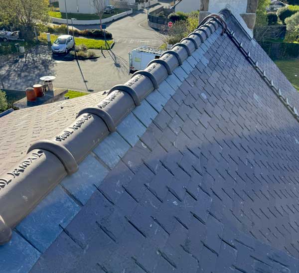 GOUIN RÉNOVATION COUVREUR PLÉRIN : Artisan couvreur sur Plérin et dans tout les Côtes-d’Armor (22) : Réparation, rénovation de toitures et gouttières. Intervention d’urgence après tempête sur toiture en ardoise. Nettoyage et démoussage de toiture. Résine hydrofuge toiture. Nettoyage, réparation et peinture de façades. Nettoyage des extérieurs. Afin de vous garantir un service de proximité, l’entreprise GOUIN RÉNOVATION COUVREUR PLÉRIN, basé sur Plérin (22) intervient dans les Côtes-d’Armor. La proximité de nos clients assure rapidité et disponibilité.